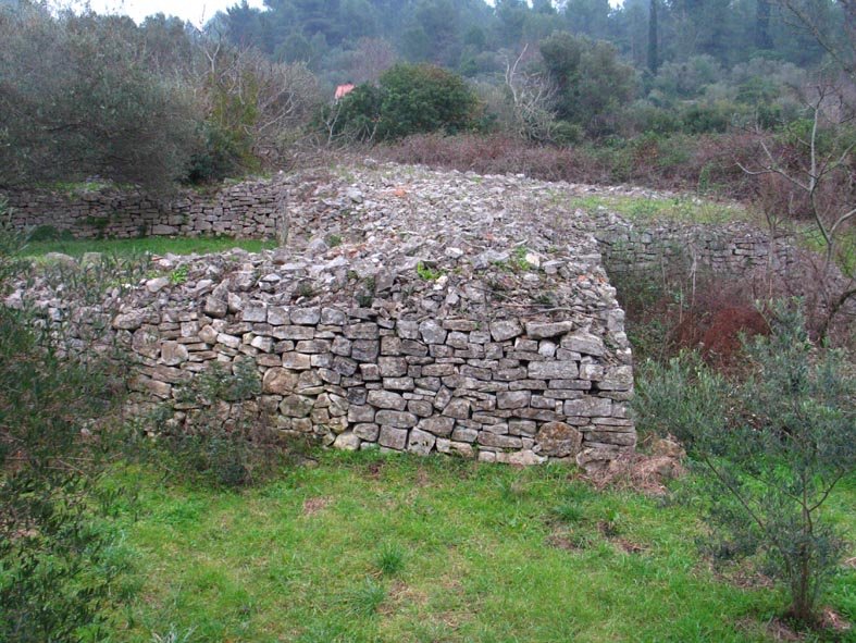 Stanowisko archeologiczne mirje w polu bradat vela luka