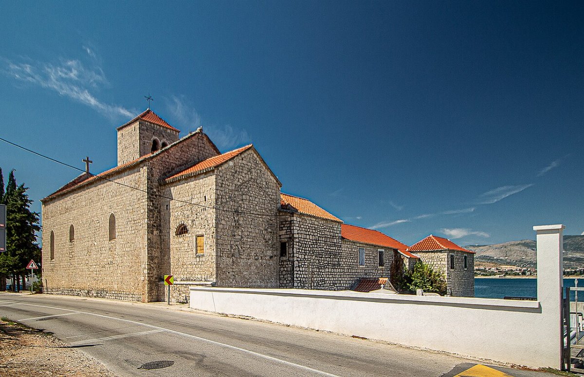 Kosciol i klasztor swietego krzyza arbanija
