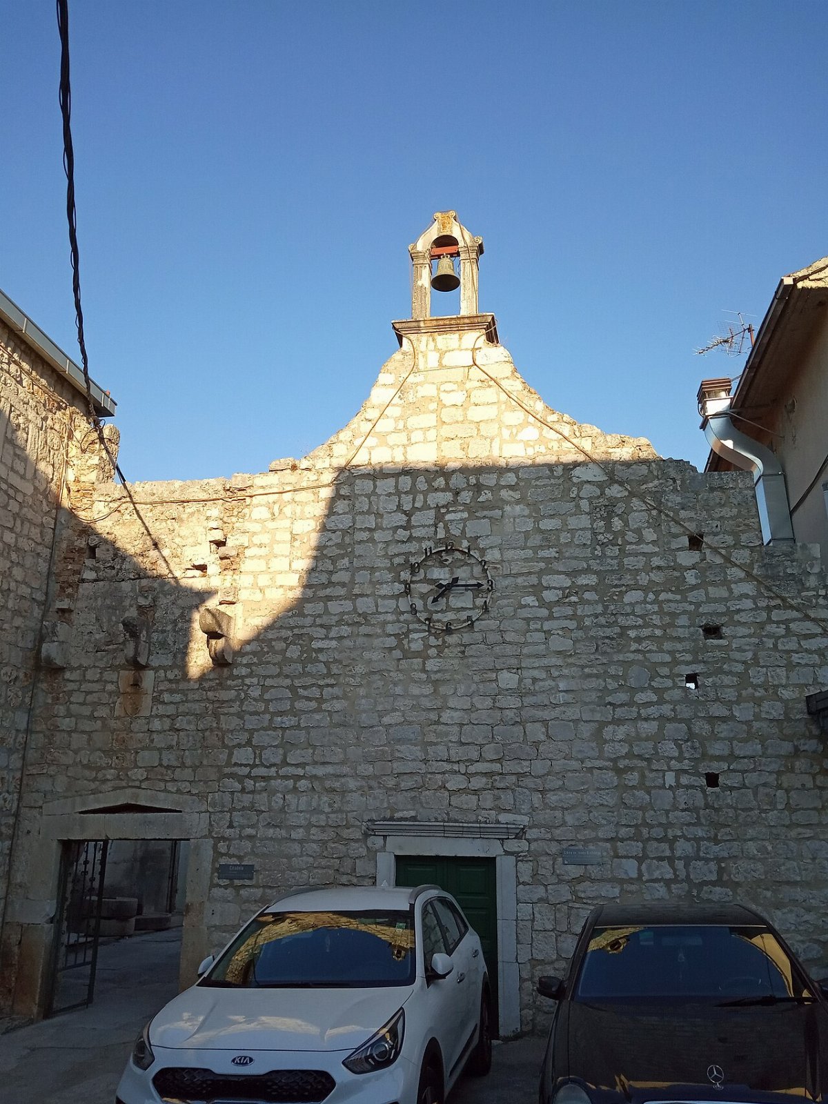 Kosciol sw jana chrzciciela z pozostalosciami cytadeli marina