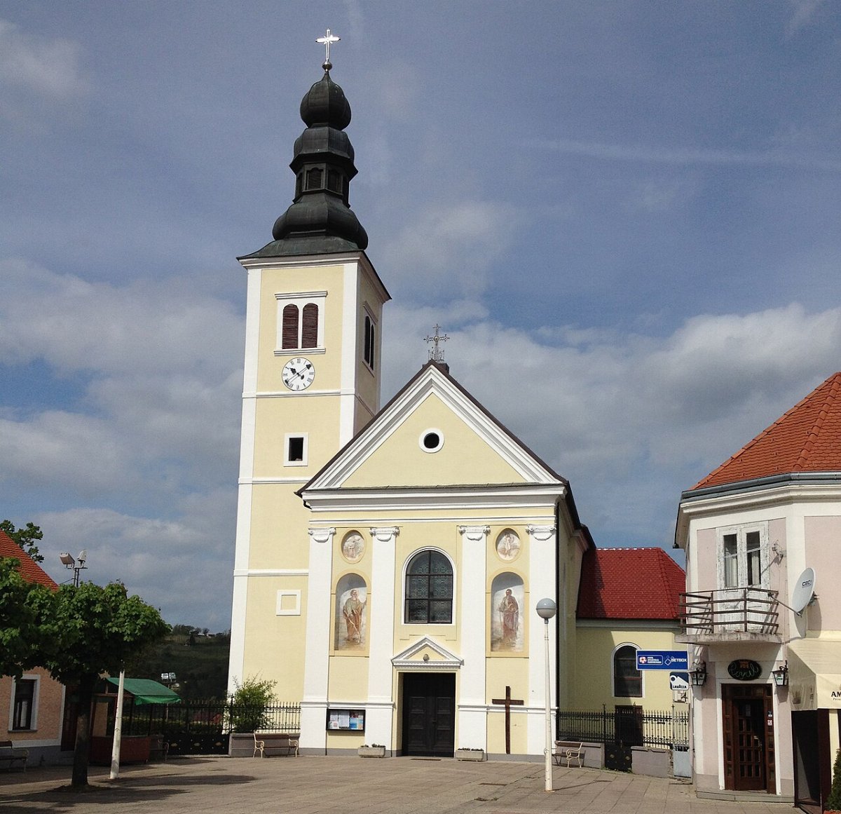 Kosciol sw krzyza sveti kriz zacretje