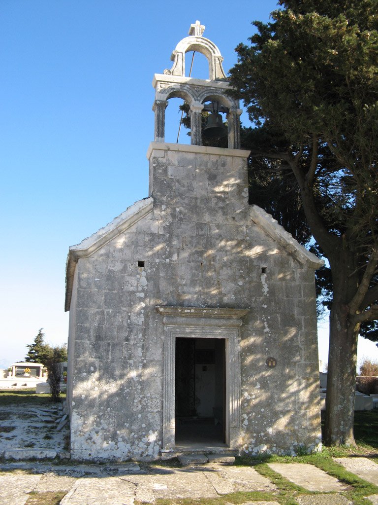 Kosciol sw marii na cmentarzu gornji humac