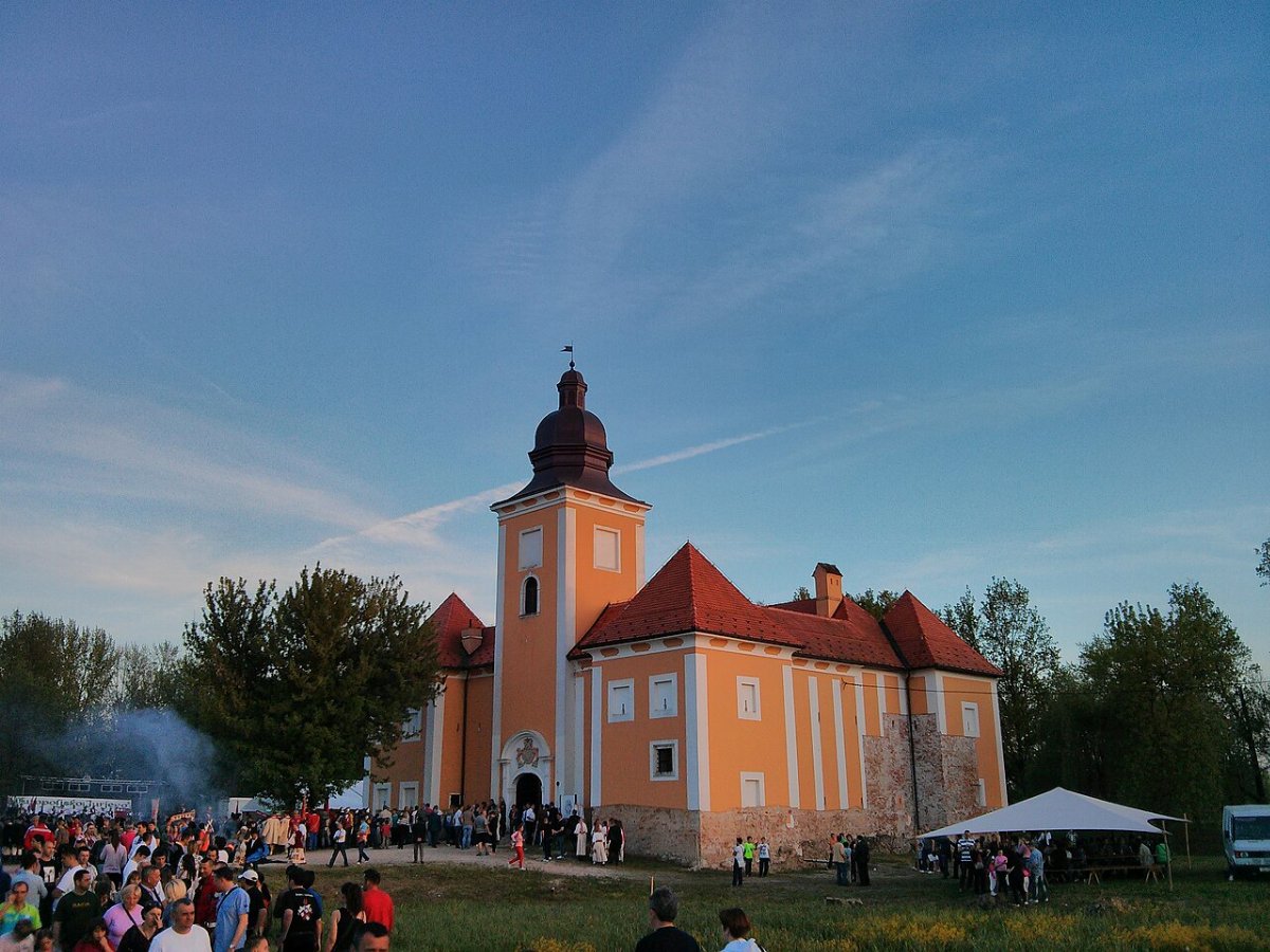 Stary zamek lukavec lukavec