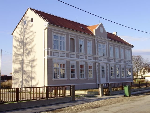 Budynek szkoly podstawowej donja lomnica